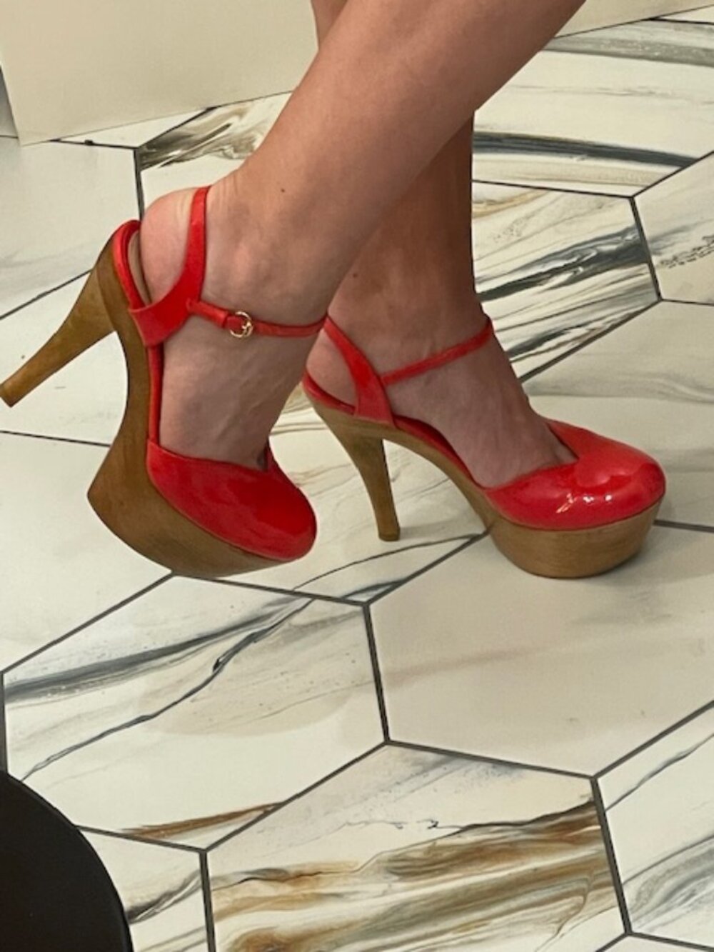 TITLE: Gucci Red/Orange Patent Platform Heels EU 36 Y2K Wooden Heel Pumps - Picture 14 of 14